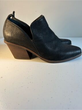 Lucky Brand Black Leather Upper Low Heel Ankle Shoe for Women LK-Victorey